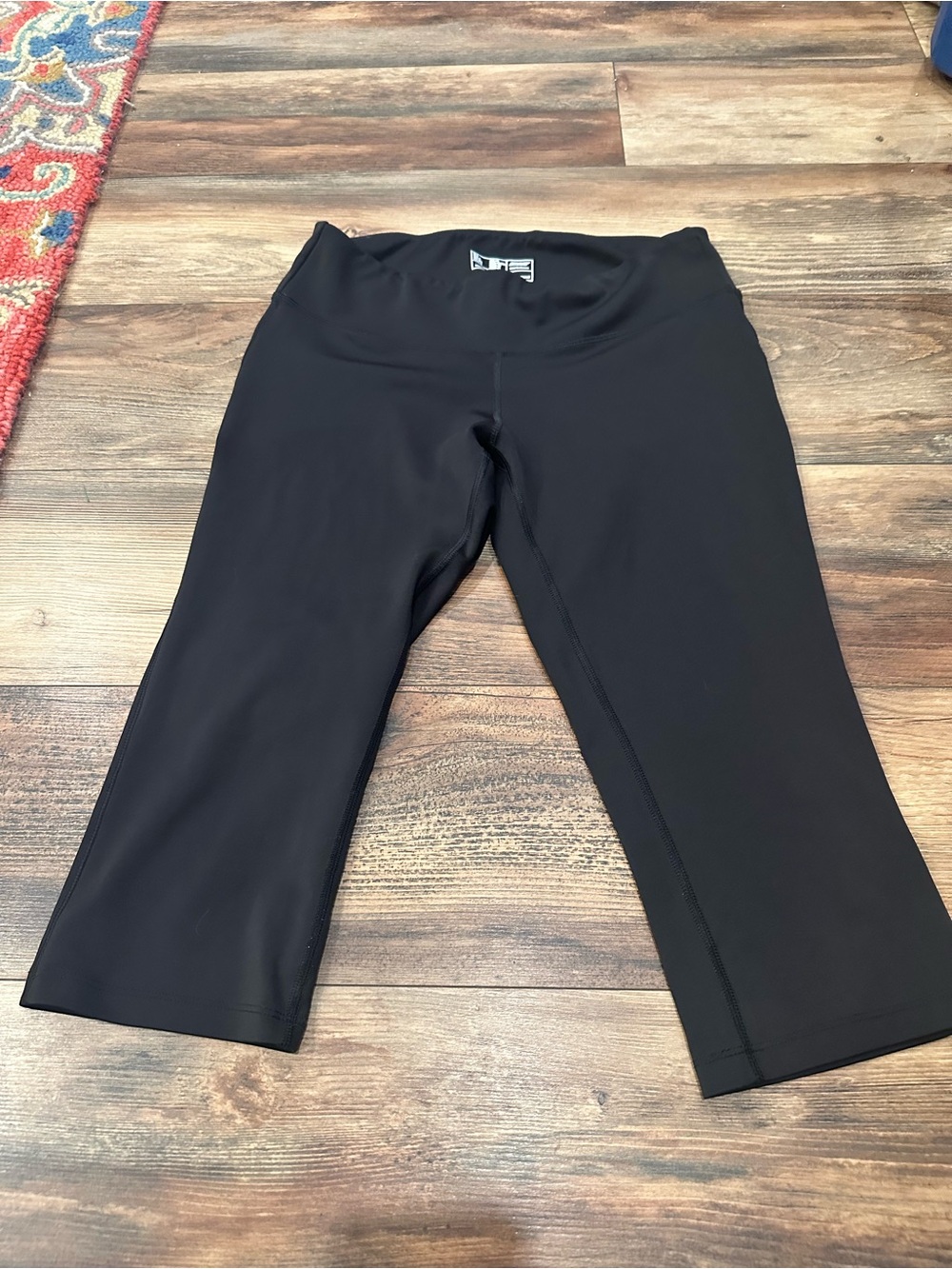 New Balance Women's Large Black Capri Leggings Athletic Workout Pants